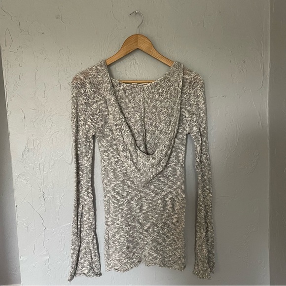 Roxy Y2K Women's Textured Gray V-Neck Hoodie Sweater Bell Sleeves sz XS - Picture 2 of 5